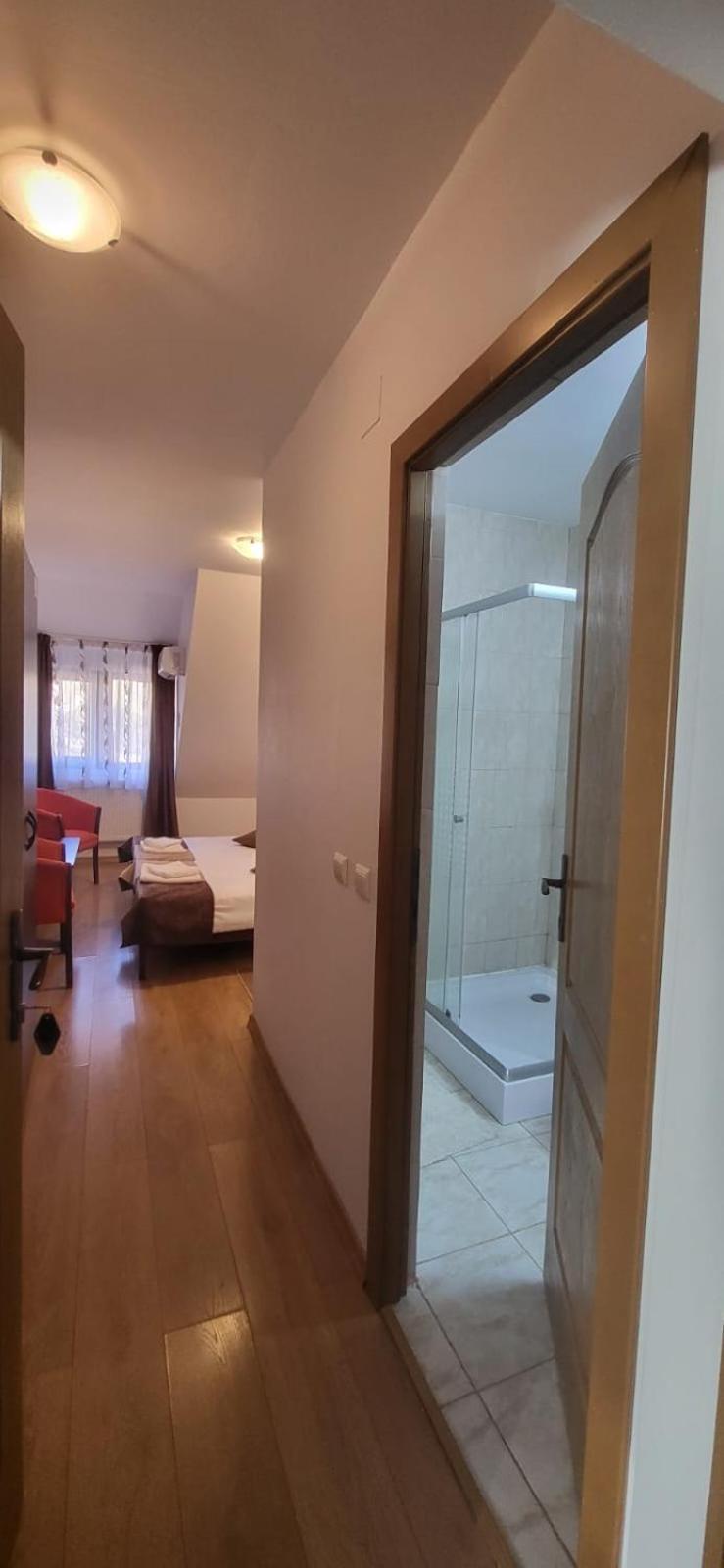 Relax Hotell Greci Eksteriør bilde